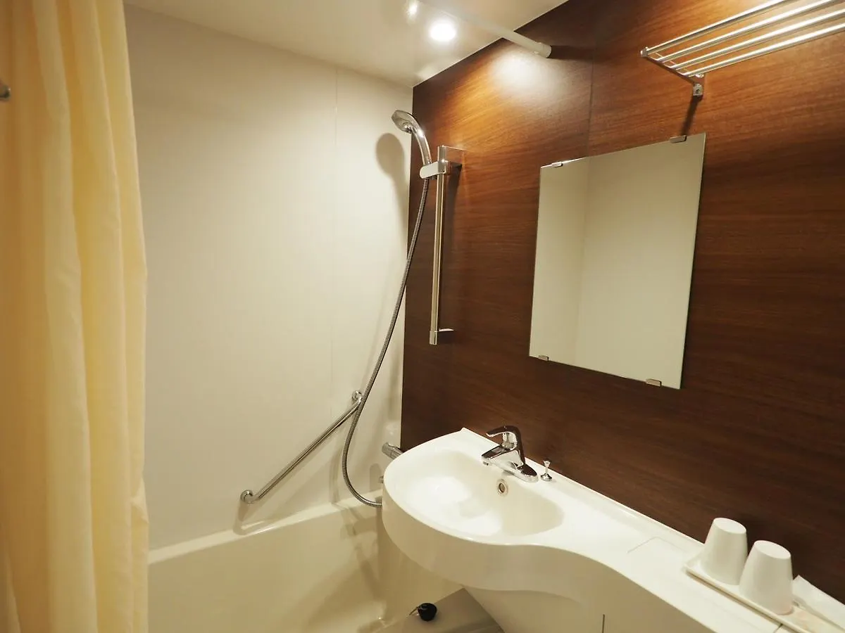 Haneda Inn Tokio 2*,